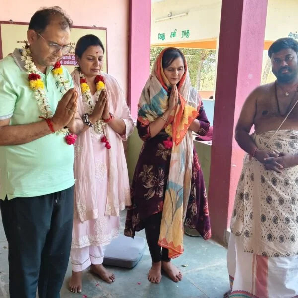 Guruji Velmurugan Swamy with client - Online Nadi Prediction